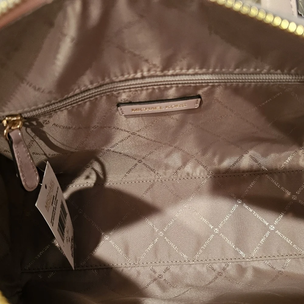 NWT. MICHAEL KORS Travel Medium Duffle Satchel Shoulder Bag.